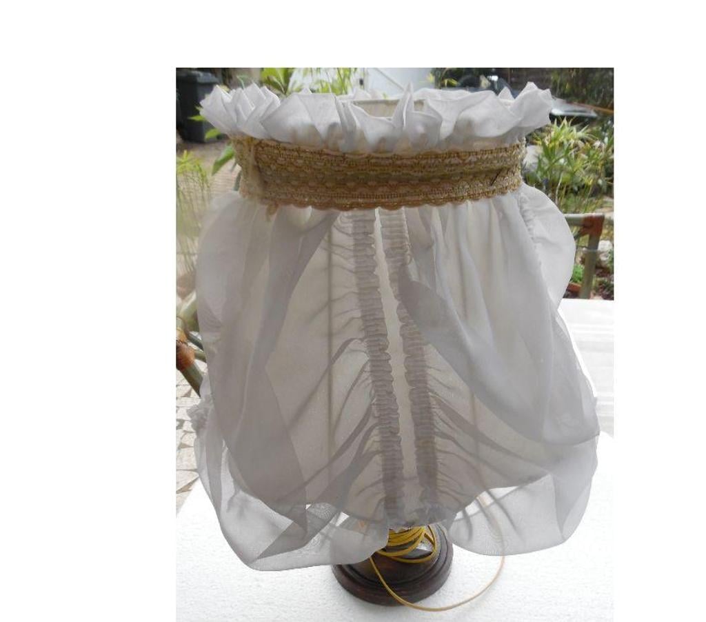 Décoration - art Hérault Castries - 34160 - Photos Vivastreet Lampe de chevet ancienne en métal vieilli et abat-jour