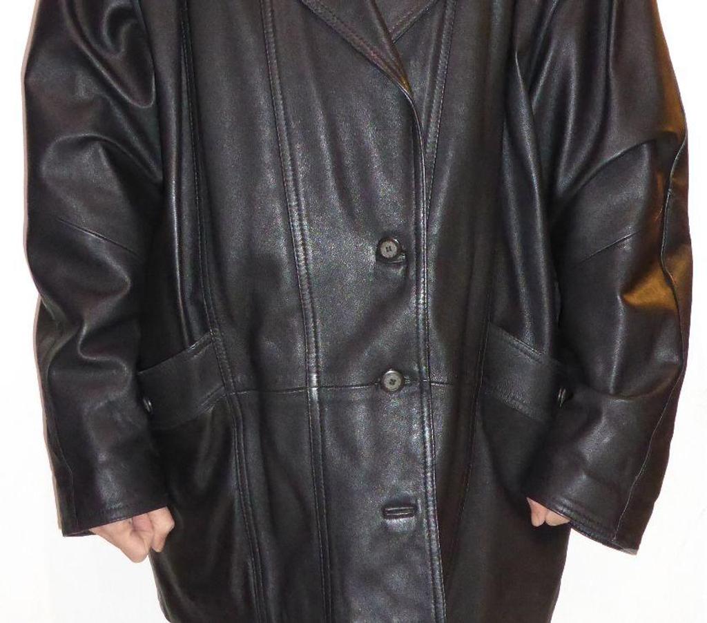 Vêtements occasion Var Rocbaron - 83136 - Photos Vivastreet veste en cuir noir femme