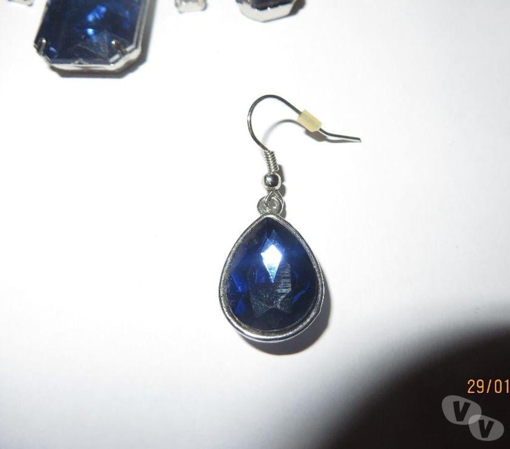 Bijoux occasion Puy-de-Dôme Clermont Ferrand - Photos Vivastreet 1 Parure de bijoux