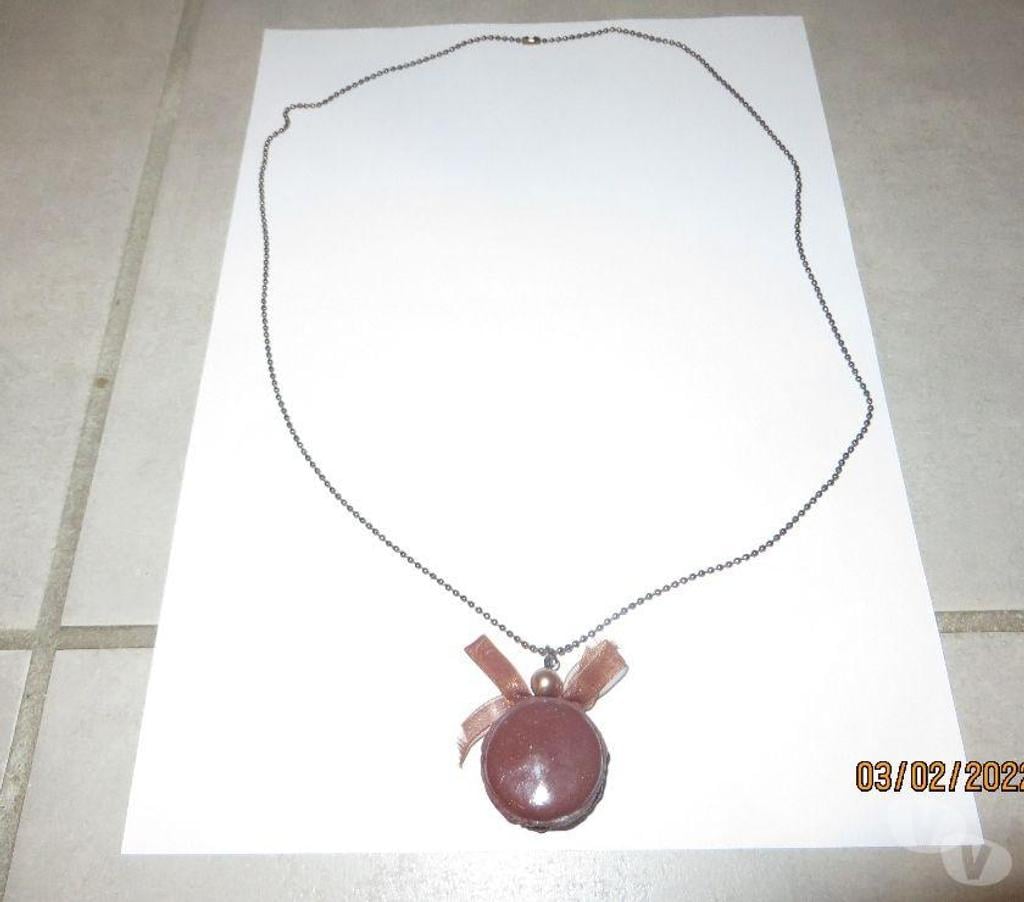 Bijoux occasion Puy-de-Dôme Clermont Ferrand - Photos Vivastreet Collier en forme de macaron