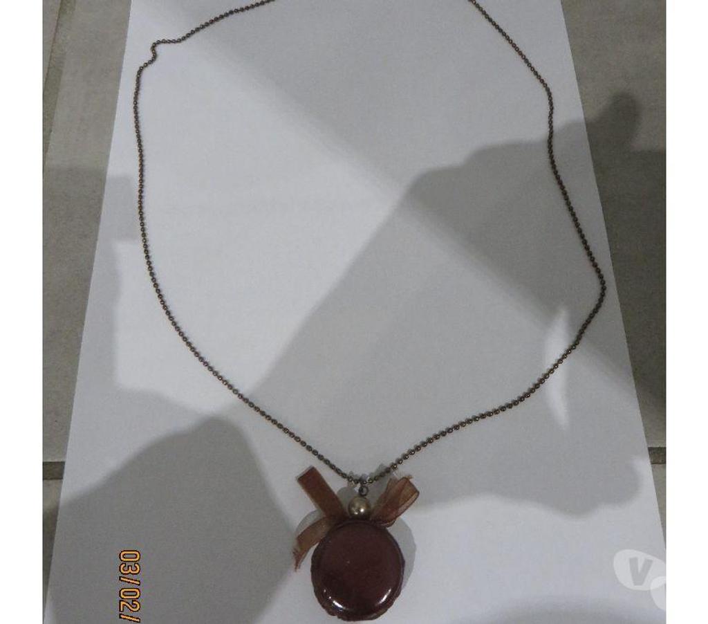 Bijoux occasion Puy-de-Dôme Clermont Ferrand - Photos Vivastreet Collier en forme de macaron