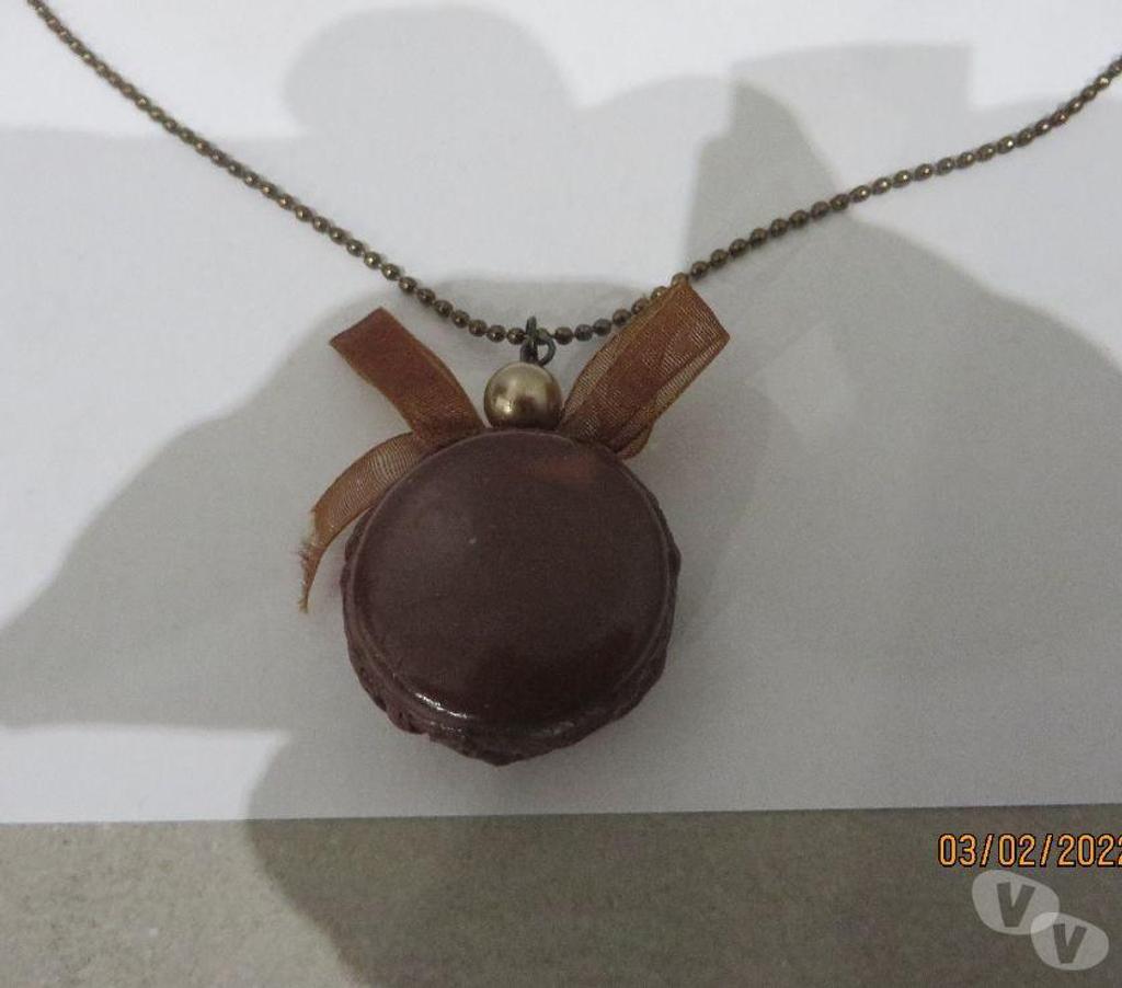 Bijoux occasion Puy-de-Dôme Clermont Ferrand - Photos Vivastreet Collier en forme de macaron