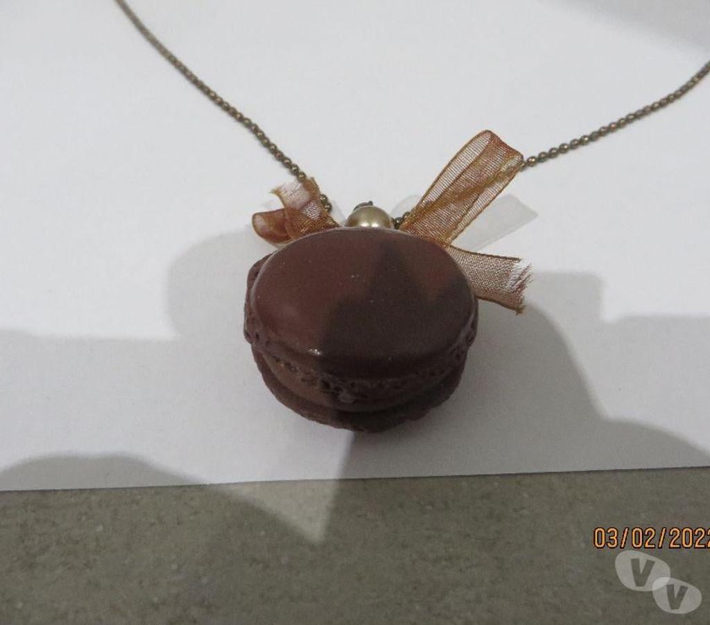 Bijoux occasion Puy-de-Dôme Clermont Ferrand - Photos Vivastreet Collier en forme de macaron