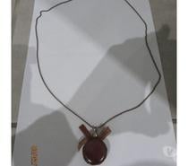 Collier en forme de macaron