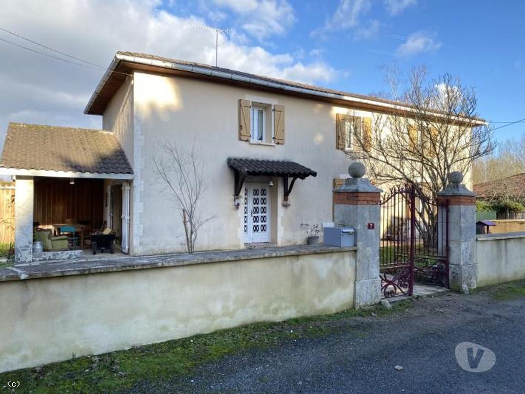 Vente Maison Charente Nanteuil en Vallee - Photos Vivastreet Maison Au Calme Avec Dépendances Et Grand Terrain