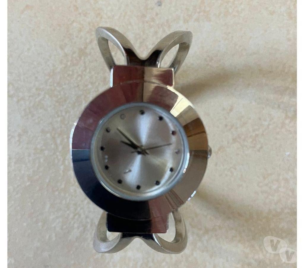 Montres occasion Gard Nimes - Photos Vivastreet Montre femme 