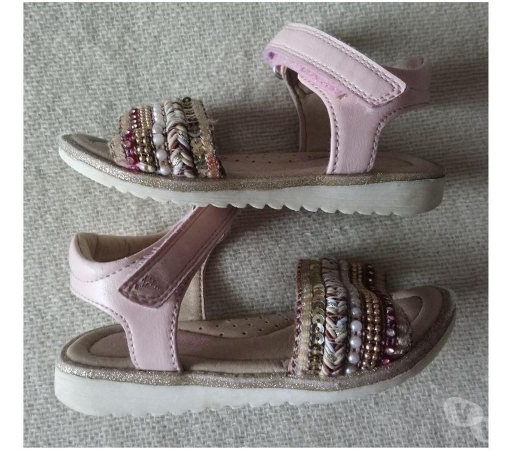 Chaussures Seine-Saint-Denis La Courneuve - 93120 - Photos Vivastreet Sandales plates pour BB