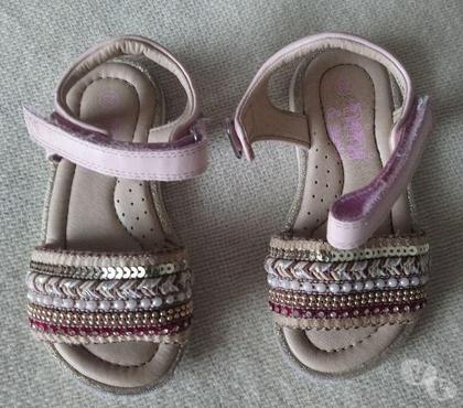 Chaussures et bottes occasion La Courneuve Seine-Saint-Denis - Photos Vivastreet Sandales plates pour BB