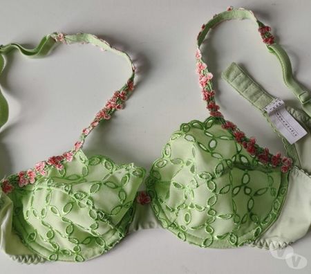 Vêtements occasion Val-d'Oise Bernes sur Oise - 95340 - Photos Vivastreet Top : Soutien Gorge Broderies Simone Perele Taille 85B (Neuf