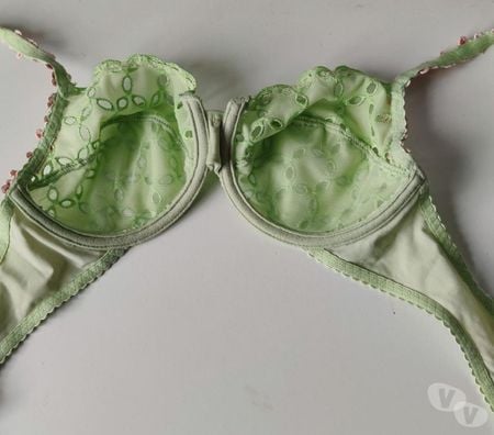 Vêtements occasion Val-d'Oise Bernes sur Oise - 95340 - Photos Vivastreet Top : Soutien Gorge Broderies Simone Perele Taille 85B (Neuf