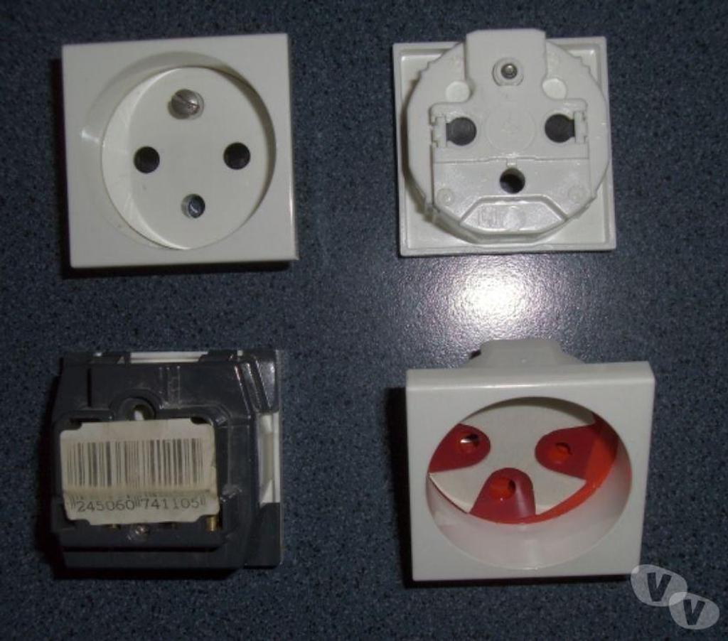  Nord Valenciennes - 59300 - Photos Vivastreet Ensemble plaques-prises “Mosaïc 45“ LEGRAND 53.6