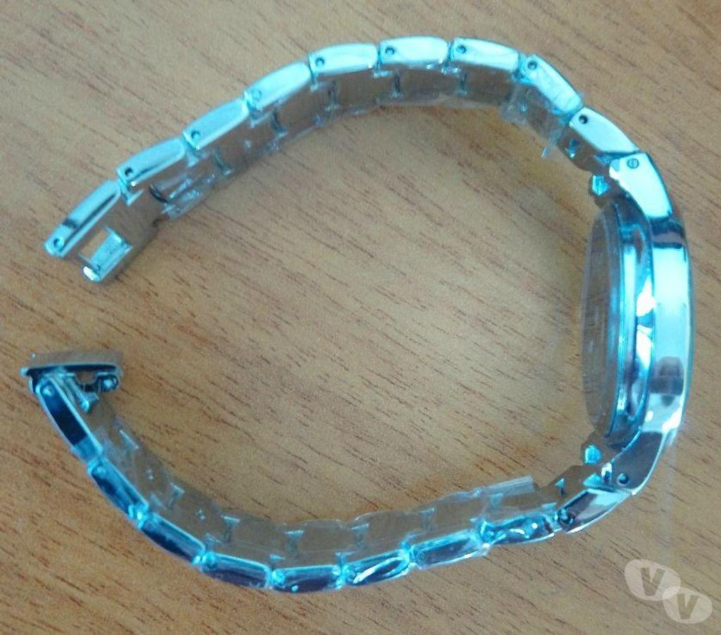 Montres occasion Seine-Saint-Denis La Courneuve - 93120 - Photos Vivastreet Montre argentée LBMDJ