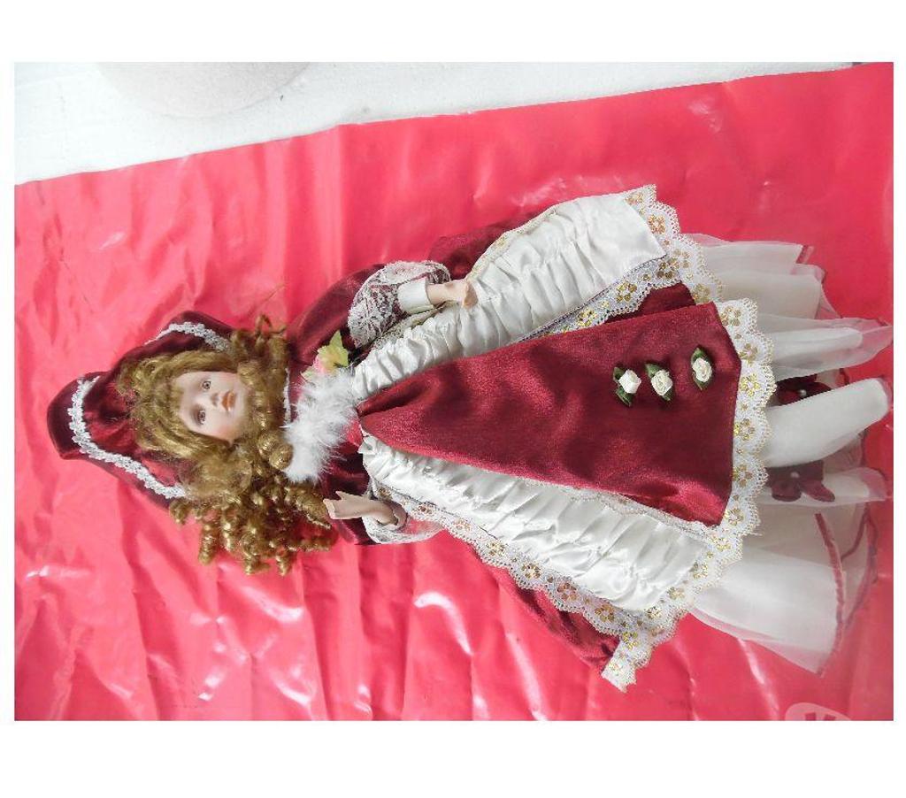 Collection Hérault Castries - 34160 - images_alt_text Pour collectionneur ou amateur Poupée en porcelaine de 60 