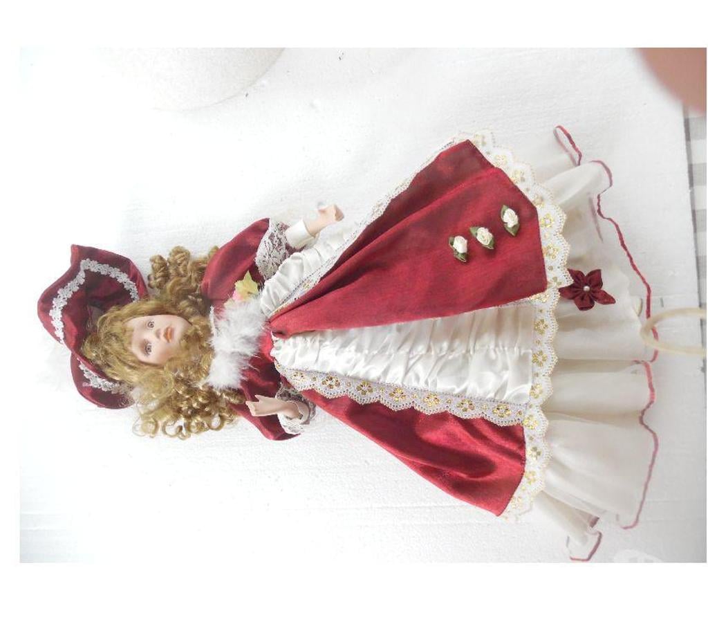 Collection Hérault Castries - 34160 - images_alt_text Pour collectionneur ou amateur Poupée en porcelaine de 60 