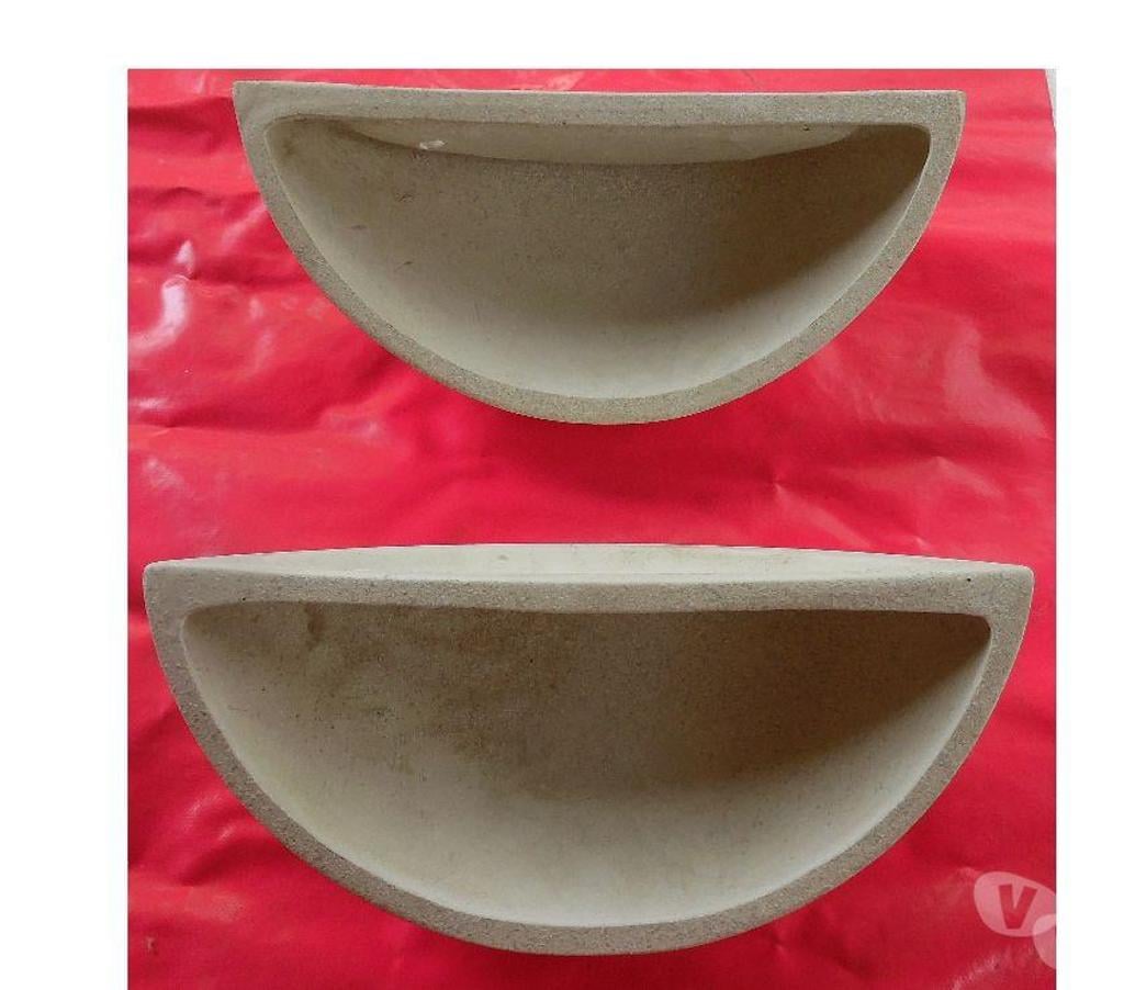 Décoration - art Hérault Castries - 34160 - Photos Vivastreet 2 appliques en terre cuite gris clair en très bon état