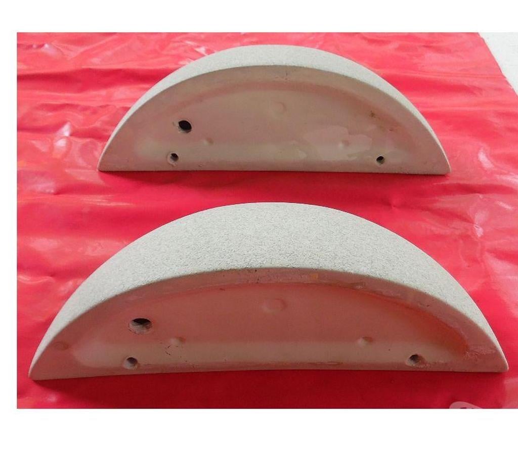 Décoration - art Hérault Castries - 34160 - Photos Vivastreet 2 appliques en terre cuite gris clair en très bon état