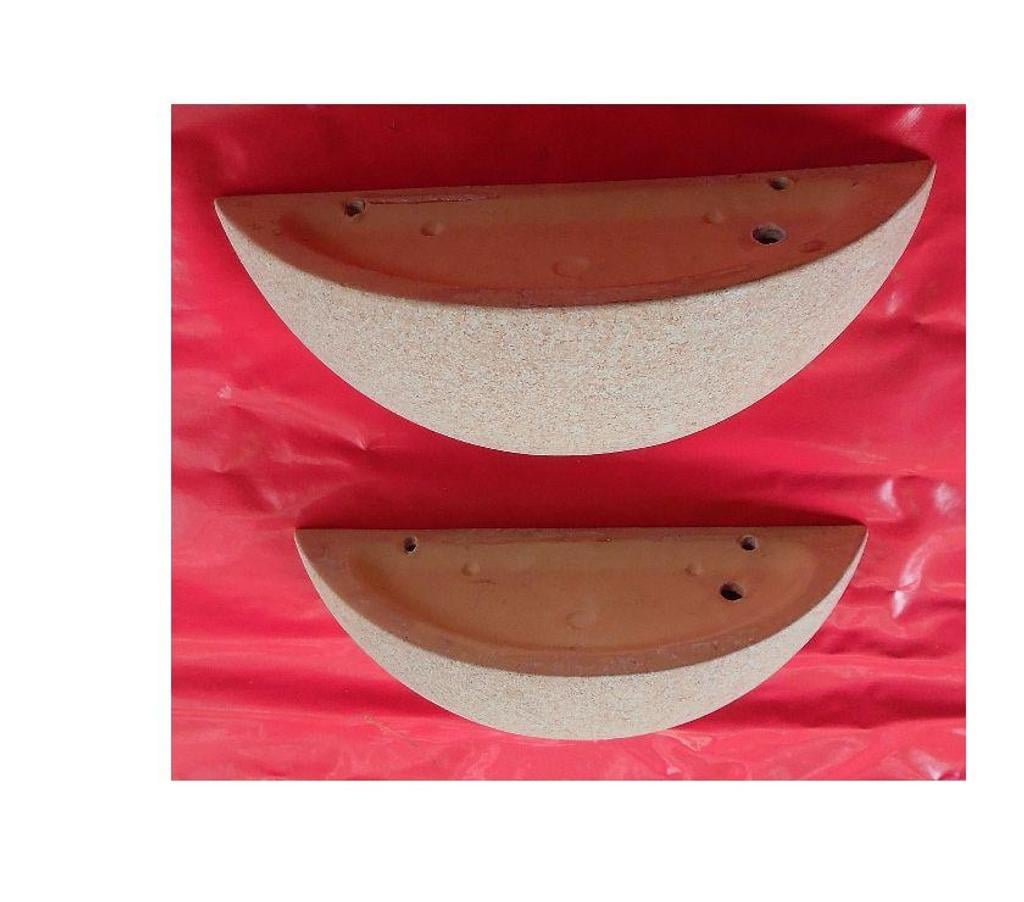 Décoration - art Hérault Castries - 34160 - Photos Vivastreet 2 appliques en terre cuite gris foncé en excellent état