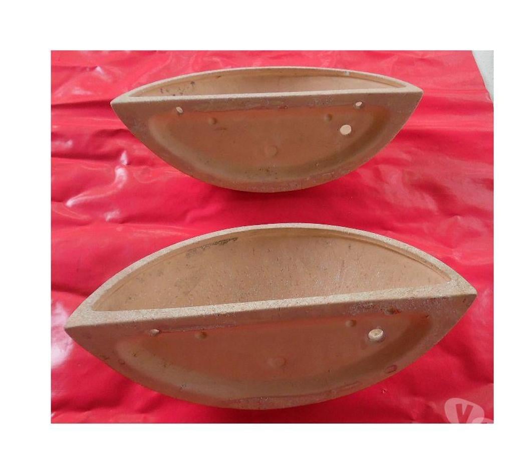 Décoration - art Hérault Castries - 34160 - Photos Vivastreet 2 appliques en terre cuite gris foncé en excellent état