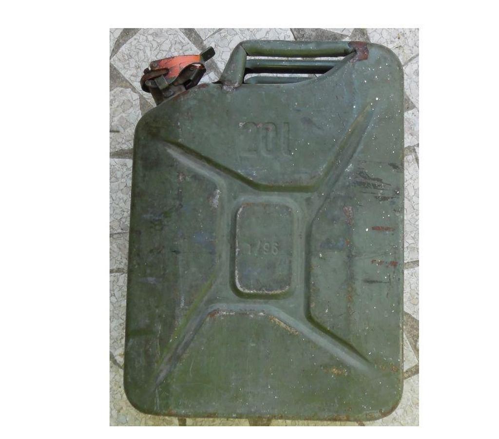 Pièces et services auto Hérault Castries - 34160 - Photos Vivastreet Jerrycan militaire carburant - 20 L - anciens 