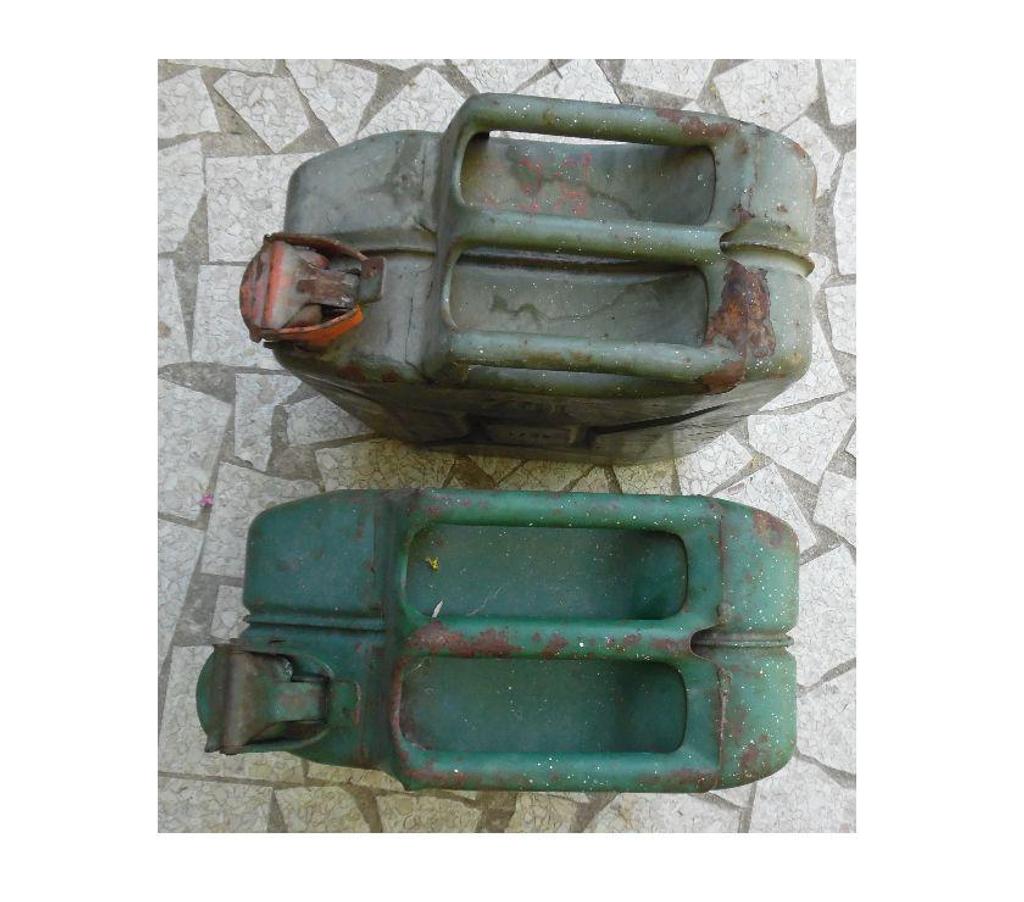 Pièces et services auto Hérault Castries - 34160 - Photos Vivastreet Jerrycan militaire carburant - 20 L - anciens 