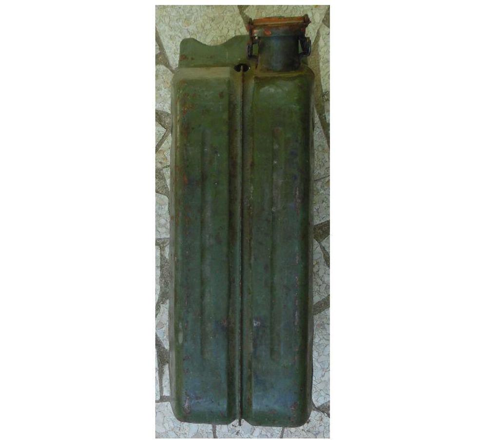 Pièces et services auto Hérault Castries - 34160 - Photos Vivastreet Jerrycan militaire carburant - 20 L - anciens 