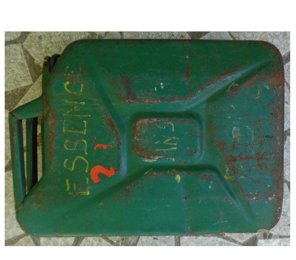 Pièces et services auto Hérault Castries - 34160 - Photos Vivastreet Jerrycan militaire carburant - 20 L - anciens 