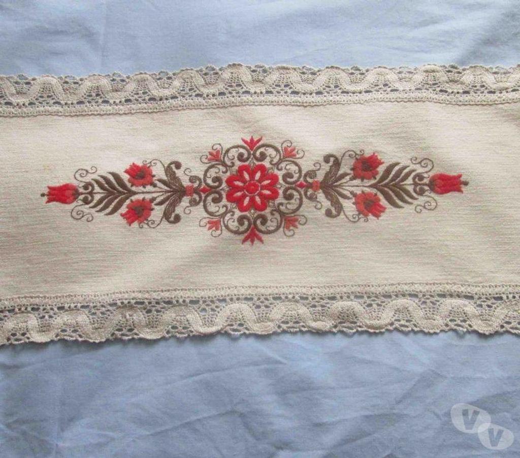 Décoration - art Nord Valenciennes - 59300 - Photos Vivastreet Napperons et broderies anciens de coton et lin 282