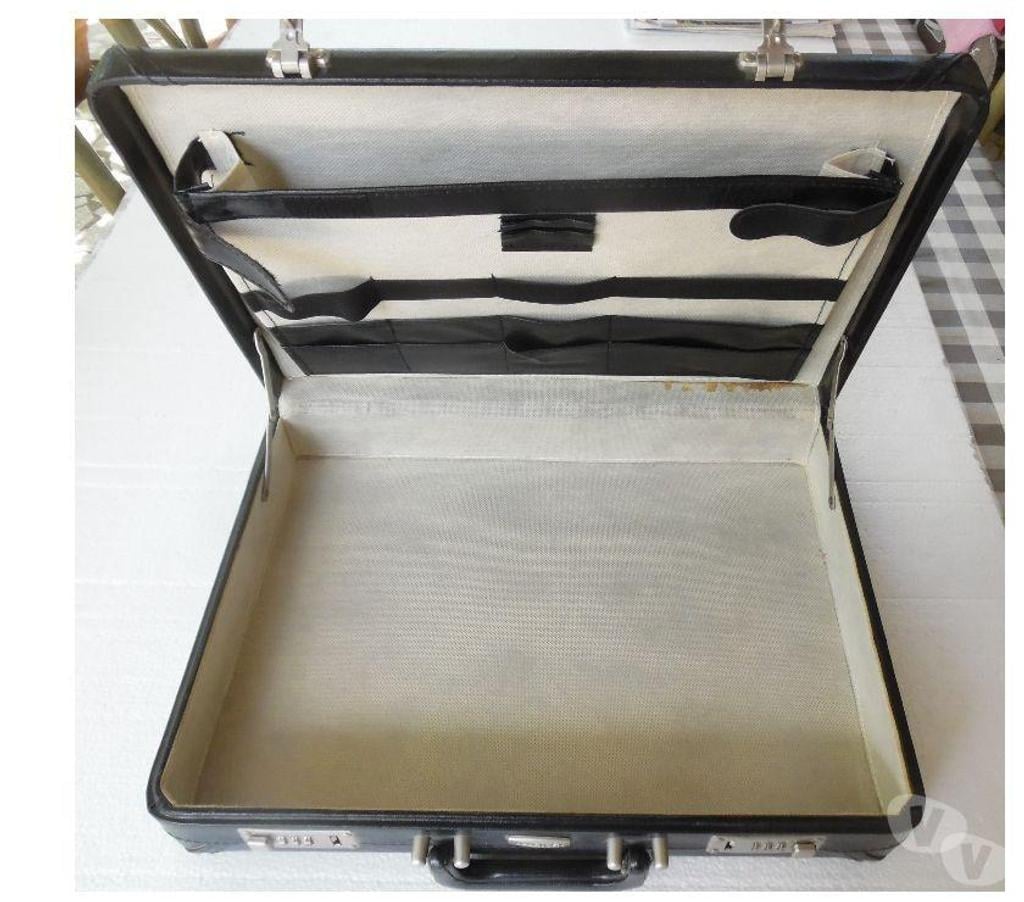 Ameublement & art de la table Hérault Castries - 34160 - Photos Vivastreet MALETTE ROYAL SOLENGEN COUTEAUX 24 PIÈCES PROFESSIONNEL