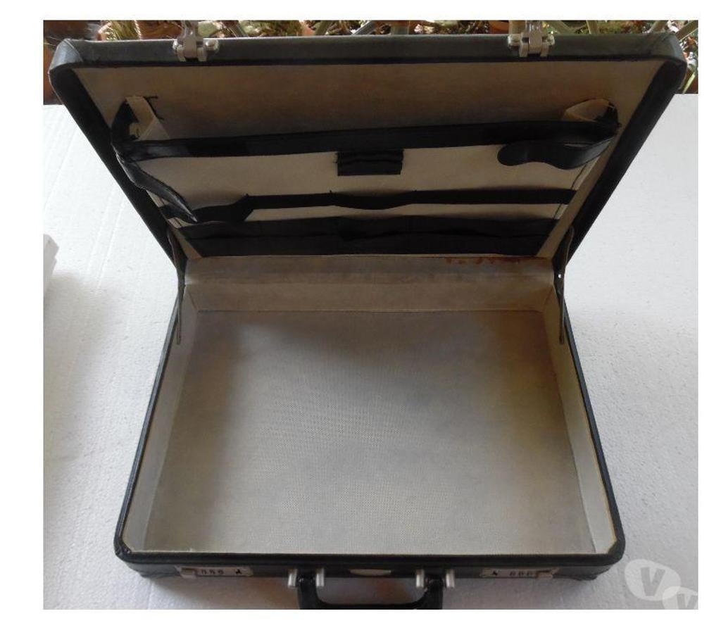 Ameublement & art de la table Hérault Castries - 34160 - Photos Vivastreet MALETTE ROYAL SOLENGEN COUTEAUX 24 PIÈCES PROFESSIONNEL