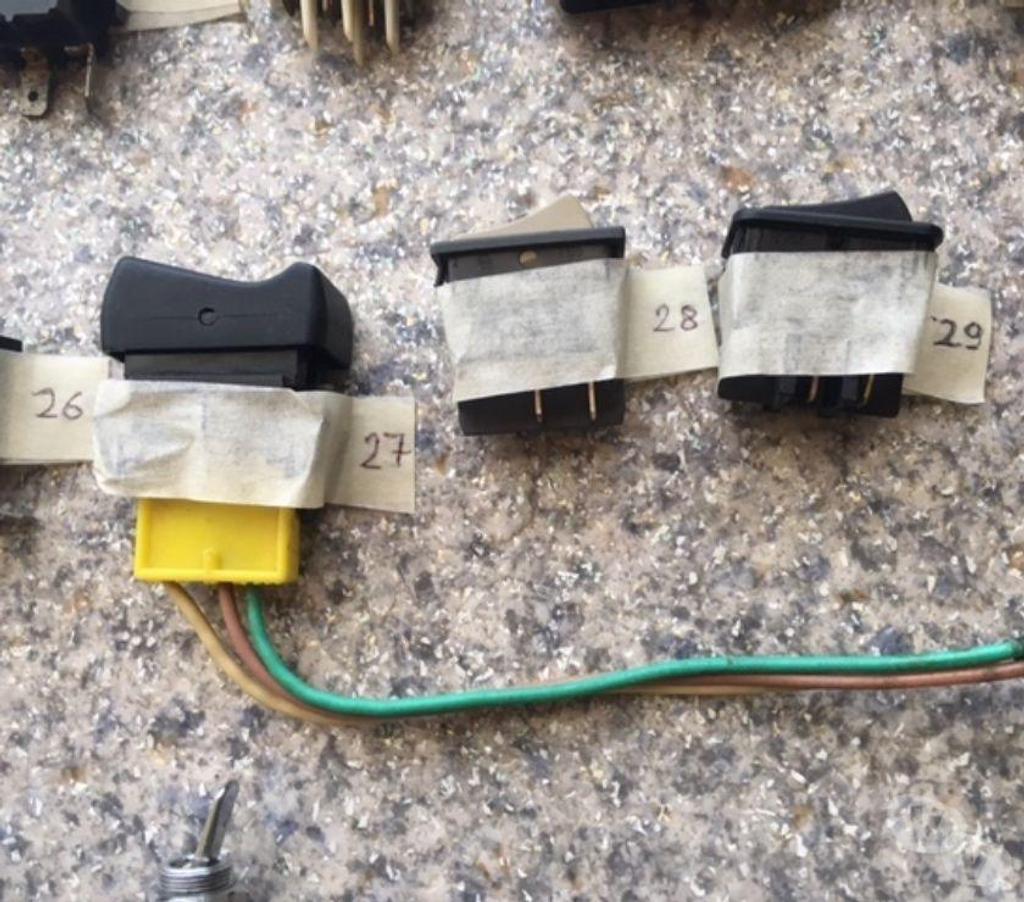 Nord Valenciennes - 59300 - Photos Vivastreet Boutons poussoirs – interrupteurs spécifiques 107