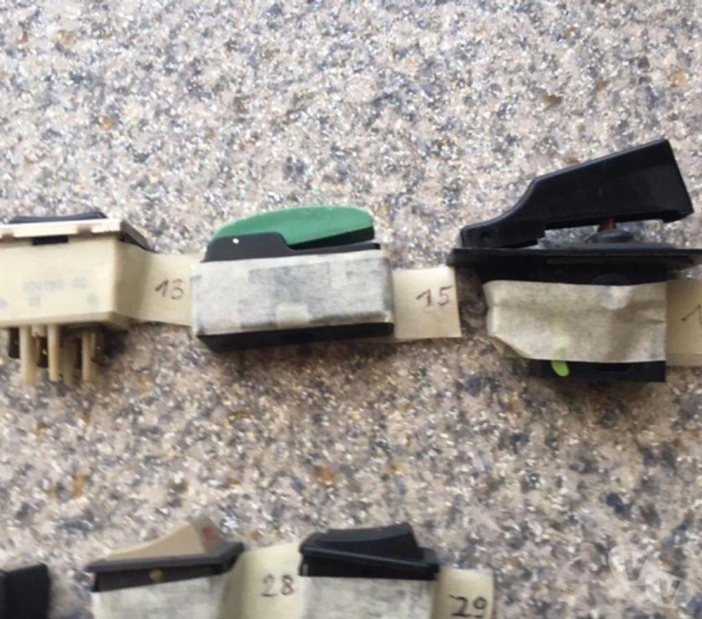 Nord Valenciennes - 59300 - Photos Vivastreet Boutons poussoirs – interrupteurs spécifiques 107