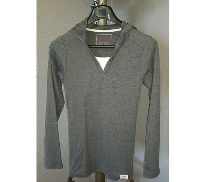 Vêtements occasion Sochaux Doubs - Photos Vivastreet T-SHIRT manches longues à capuche