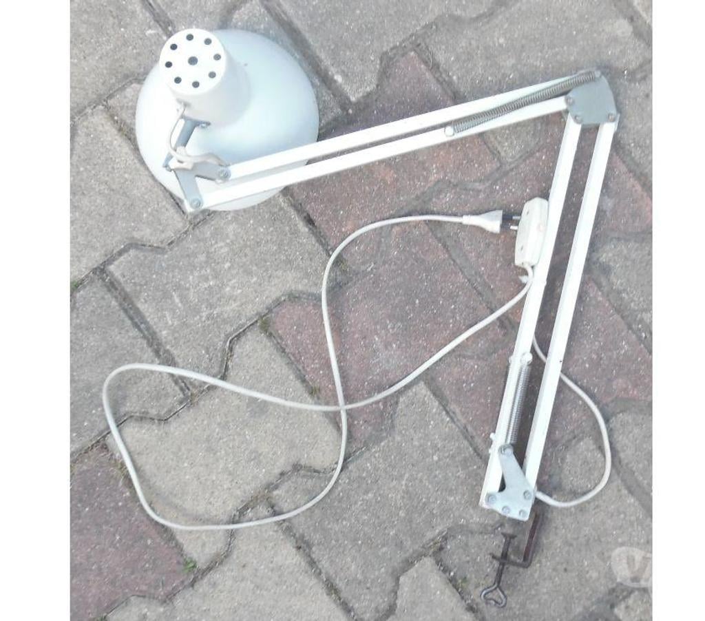 Décoration - art Hérault Castries - 34160 - Photos Vivastreet Ancienne lampe industrielle d'établi dans son jus fonctionne