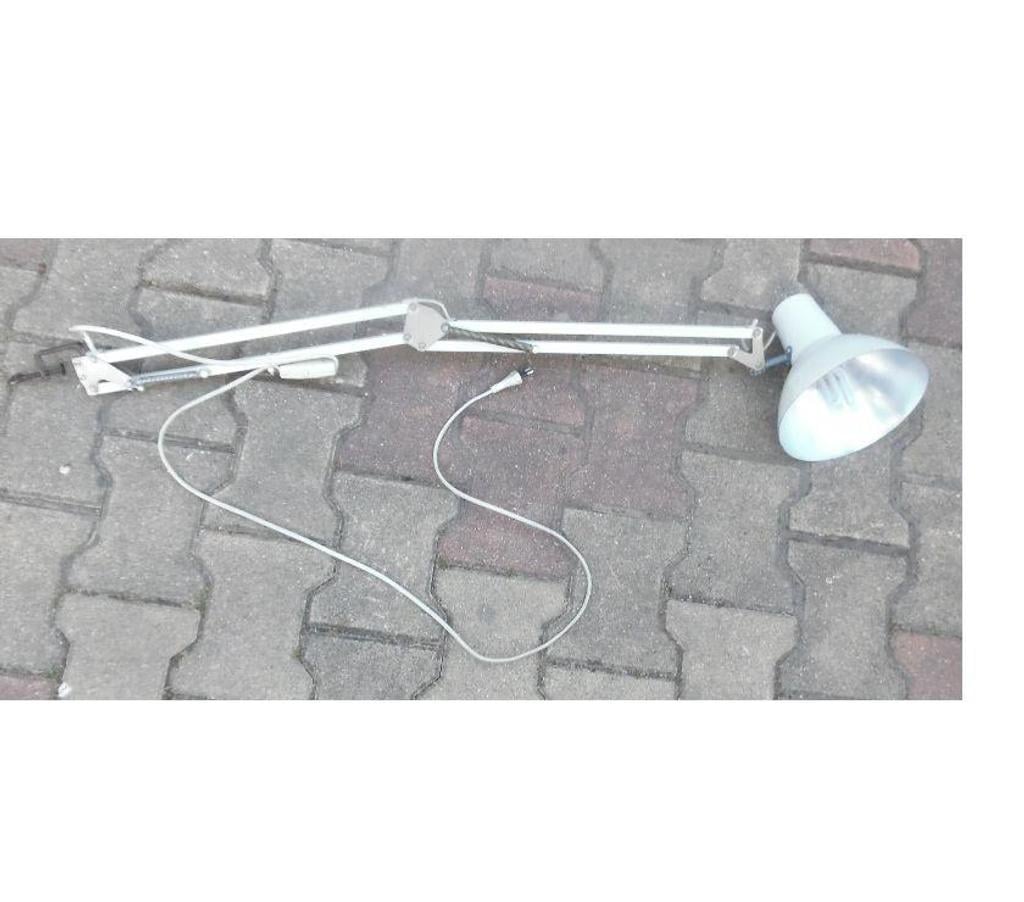 Décoration - art Hérault Castries - 34160 - Photos Vivastreet Ancienne lampe industrielle d'établi dans son jus fonctionne