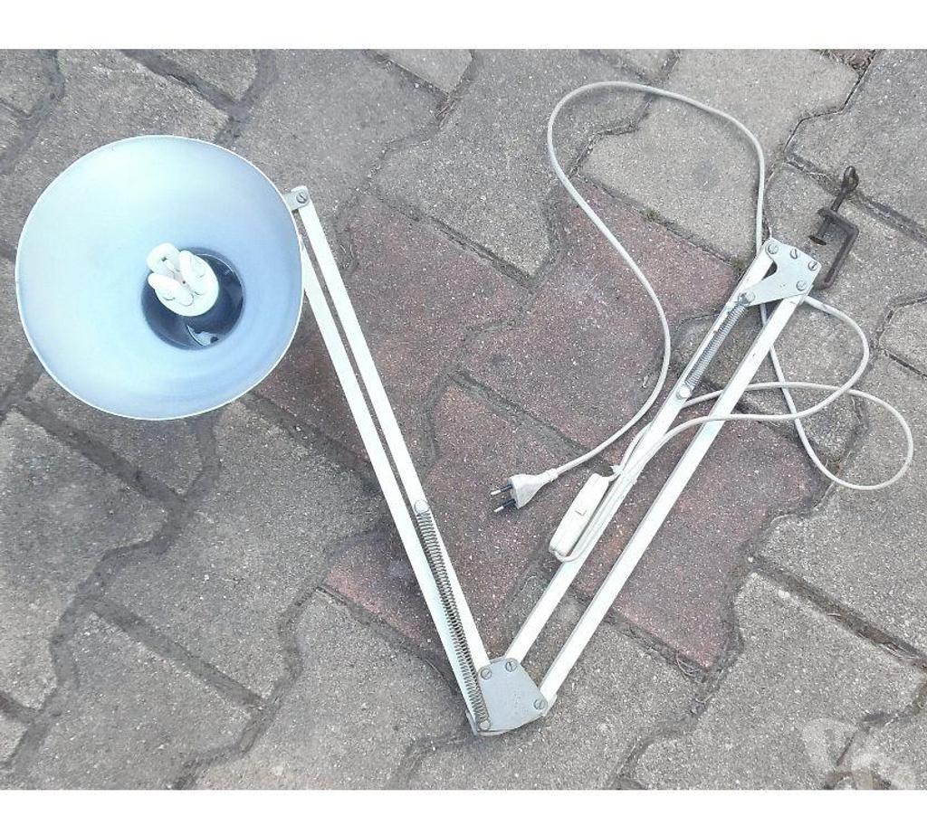 Décoration - art Hérault Castries - 34160 - Photos Vivastreet Ancienne lampe industrielle d'établi dans son jus fonctionne