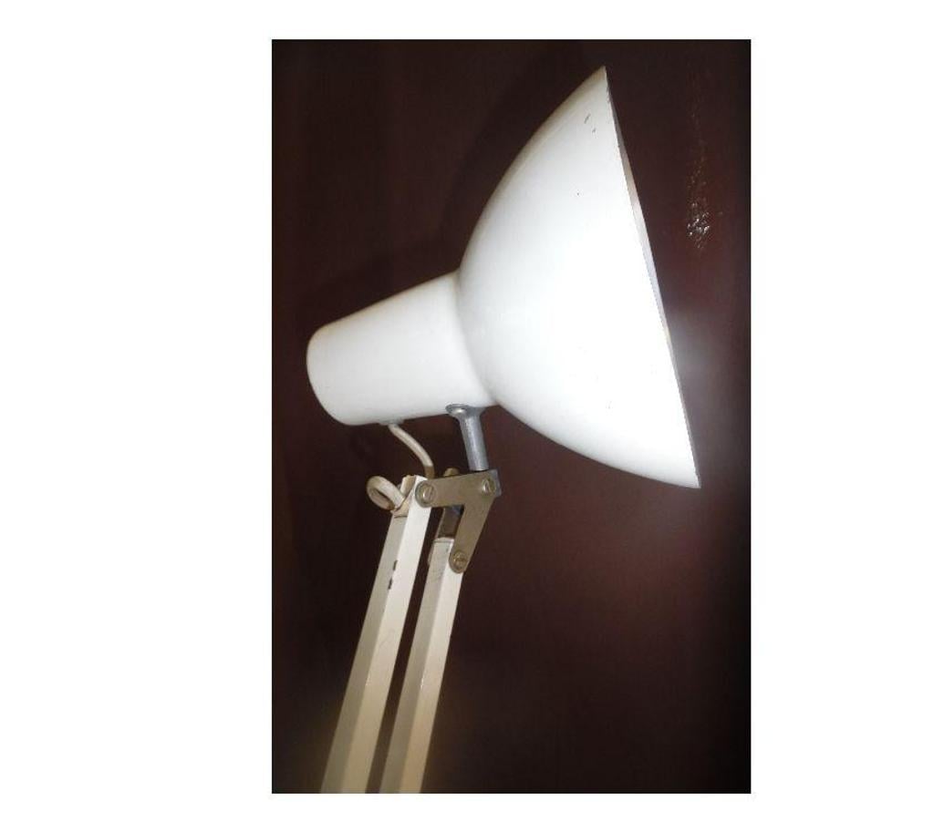 Décoration - art Hérault Castries - 34160 - Photos Vivastreet Ancienne lampe industrielle d'établi dans son jus fonctionne