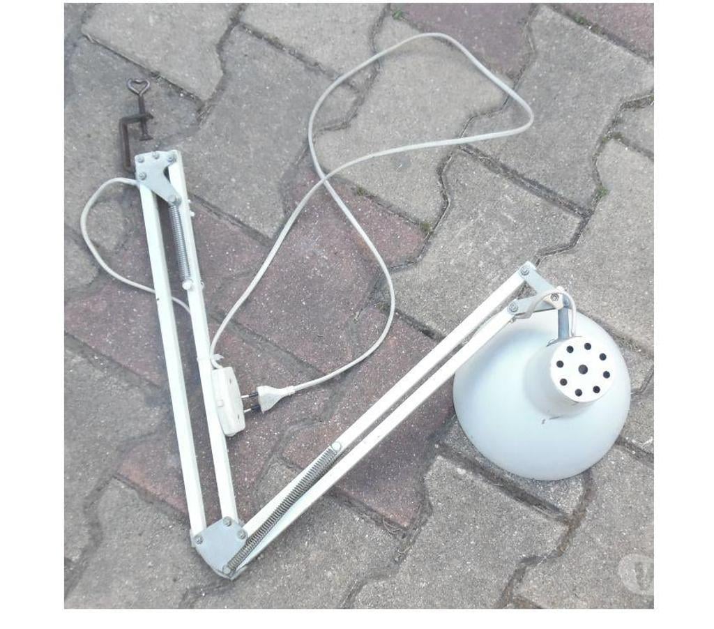 Décoration - art Hérault Castries - 34160 - Photos Vivastreet Ancienne lampe industrielle d'établi dans son jus fonctionne