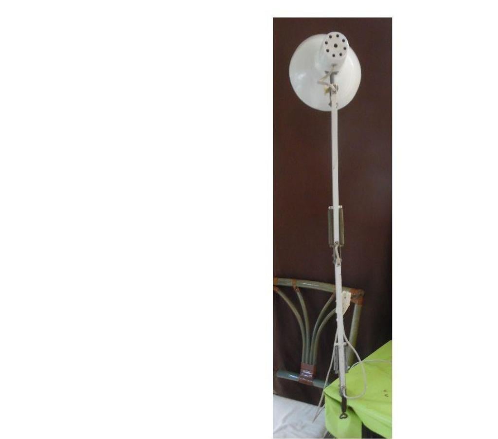 Décoration - art Hérault Castries - 34160 - Photos Vivastreet Ancienne lampe industrielle d'établi dans son jus fonctionne