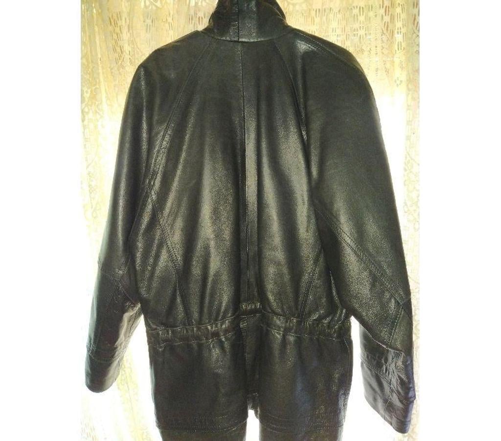 Vêtements occasion Bouches-du-Rhône Aix en Provence - Photos Vivastreet VESTE EN CUIRE NOIRE HOMME ROBS PARIS XXL. 
