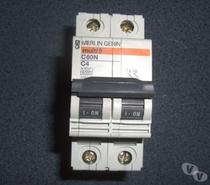 Disjoncteurs bipolaire MERLIN-GERIN 10-16A 80