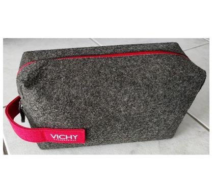 Accessoires - Bagagerie Foncine le Haut Jura - Photos Vivastreet VICHY - Trousse de toilette rectangulaire, gris rouge - Neuf