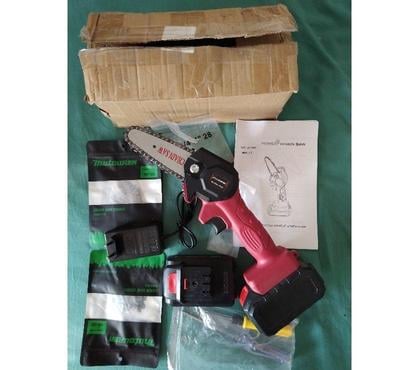 Bricolage - Jardin - Outillage Aix en Provence Aix en Provence - Photos Vivastreet MINI TRONCNNEUSE SLEEM 3 EN 1 ROUGE 2 BATTERIES, PORTABLE