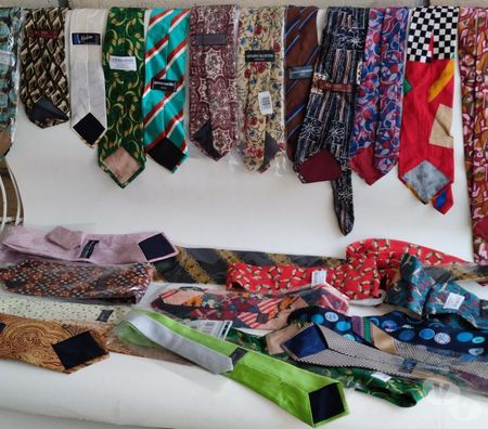 Accessoires - Bagagerie Val-d'Oise Bernes sur Oise - 95340 - Photos Vivastreet RARE : Gros Lot De 152 Cravates Vintage Neuves En Soie !