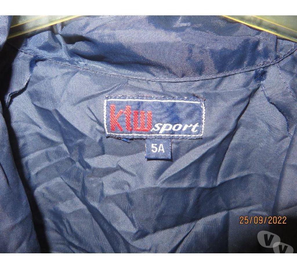 Vêtements bébés Puy-de-Dôme Clermont Ferrand - Photos Vivastreet K-way 5 ans coupe vent