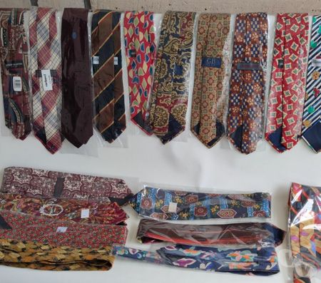 Accessoires - Bagagerie Val-d'Oise Bernes sur Oise - 95340 - Photos Vivastreet TOP : 2 Gros Lot De Cravates Vintage Neuves Et Divers