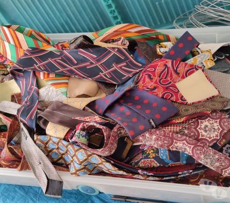 Accessoires - Bagagerie Val-d'Oise Bernes sur Oise - 95340 - Photos Vivastreet TOP : 2 Gros Lot De Cravates Vintage Neuves Et Divers