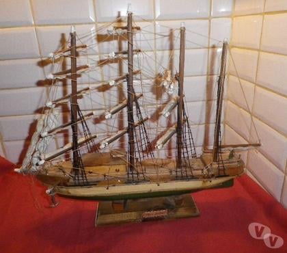 Collection Fontenay le Fleury Yvelines - Photos Vivastreet Très belle maquette du bateau cliper à 3 mâts tout en bois.