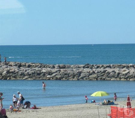 location saisonniere Hérault Palavas les Flots - 34250 - Photos Vivastreet F1 cab SUR la PLAGE 4 couch, parking privé, plage à 2mn