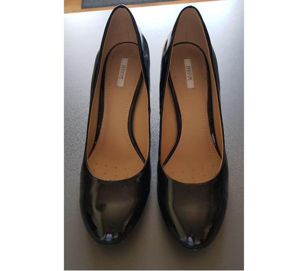 Chaussures Doubs Sochaux - 25600 - Photos Vivastreet une paire de chaussures femme Geox P 38