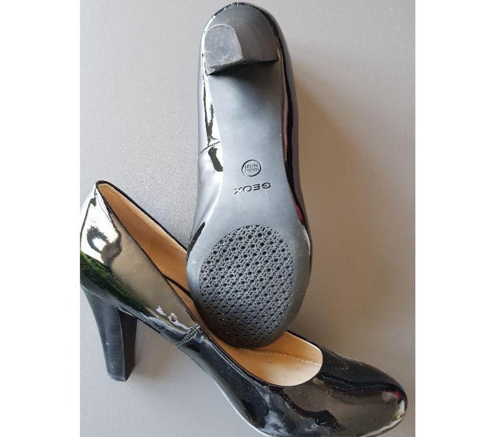 Chaussures Doubs Sochaux - 25600 - Photos Vivastreet une paire de chaussures femme Geox P 38